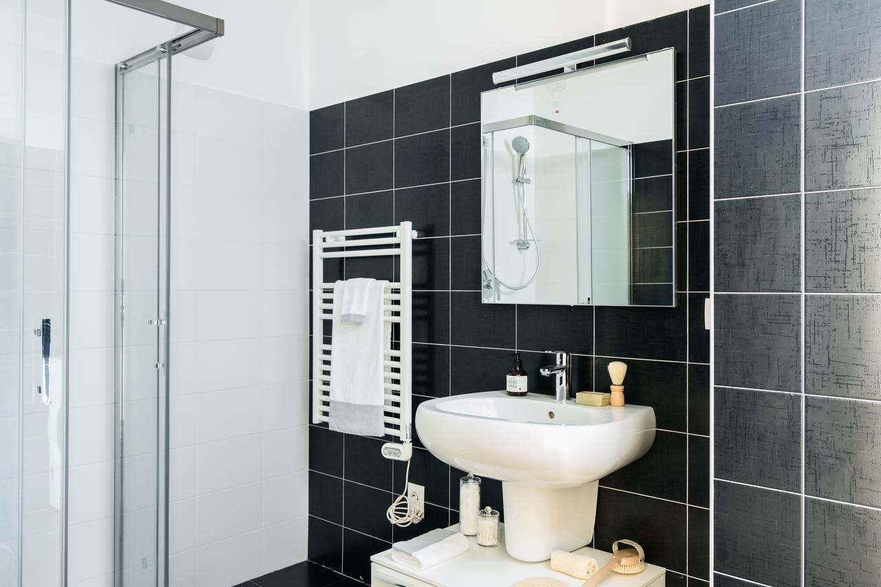 Joivy Sunny 1-Bed Flat With Balcony Apartment Milano Ngoại thất bức ảnh