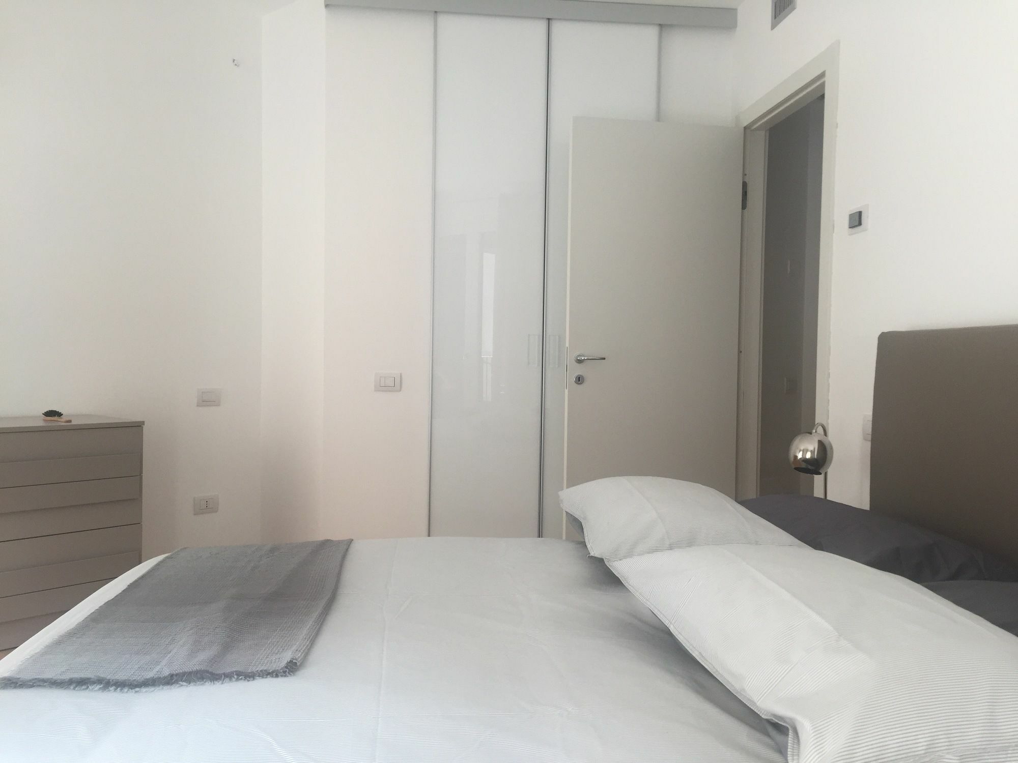 Joivy Sunny 1-Bed Flat With Balcony Apartment Milano Ngoại thất bức ảnh